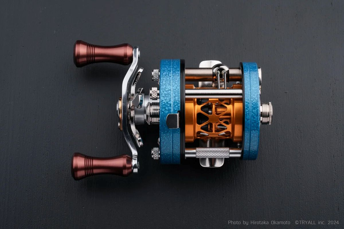 TRY-ANGLE x ISUZU Original Baitcasting Reel TC-01