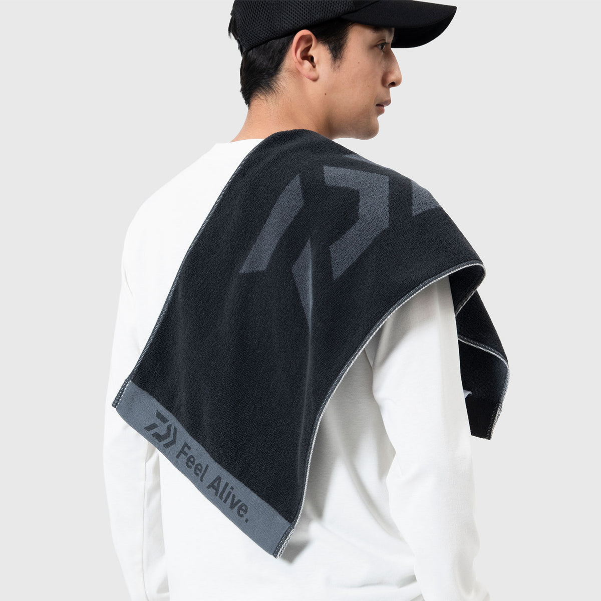 Daiwa DA-9226W Fishing Towel DEO