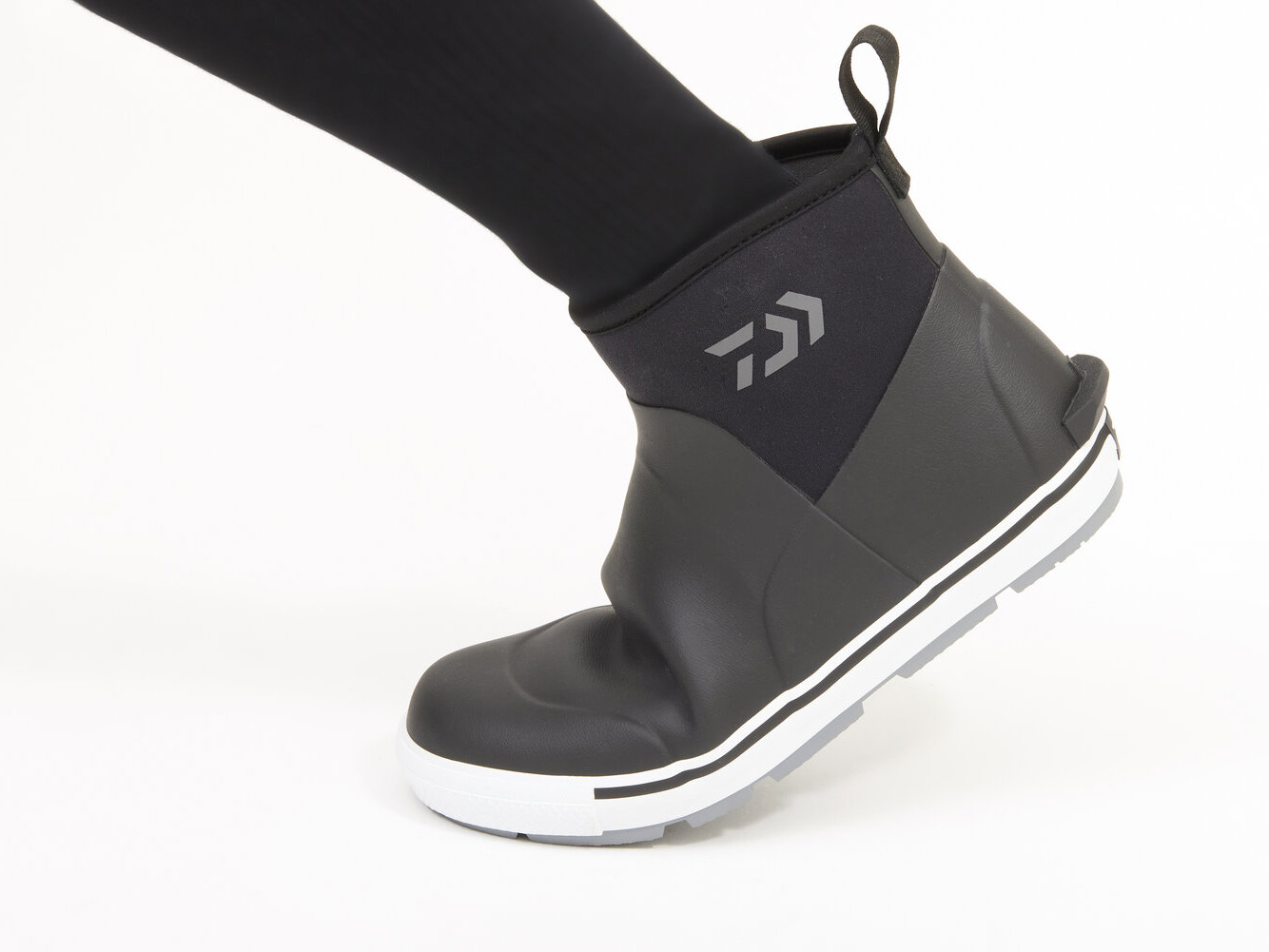 (JDM) Daiwa  FB-2450-T Tight Fit Fishing Short Boots