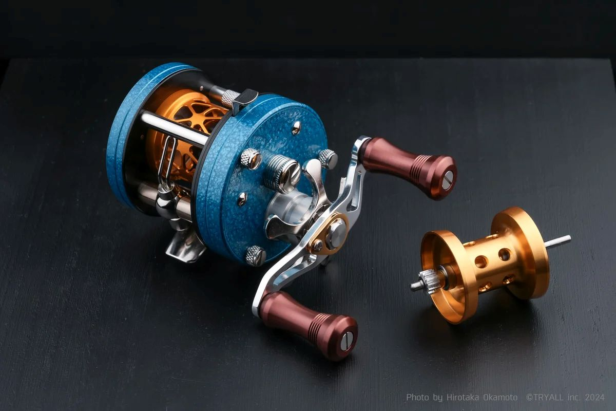 TRY-ANGLE x ISUZU Original Baitcasting Reel TC-01